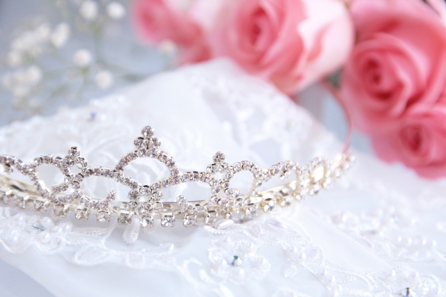 まるでお姫様！ヘッドドレス・ティアラに似合うヘアスタイルは