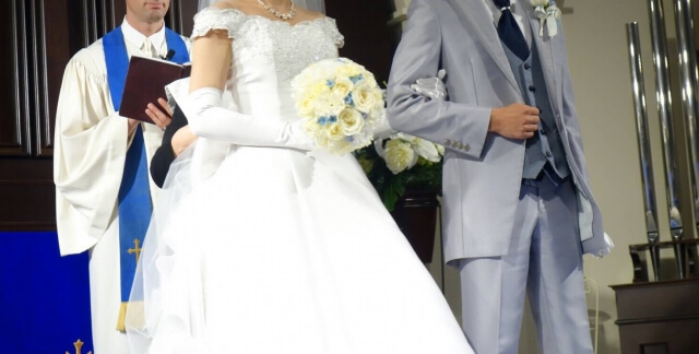 地元以外で結婚式を挙げるなら？