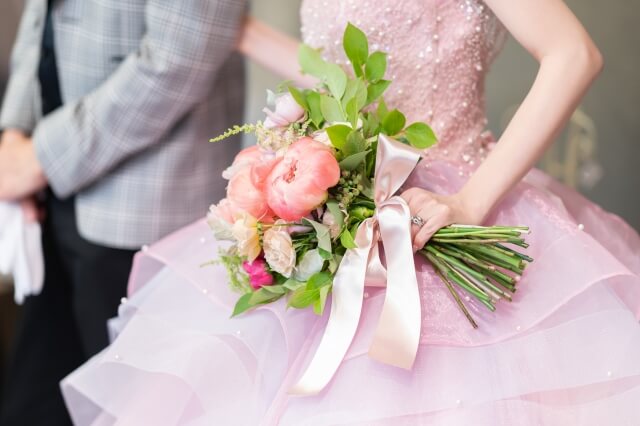 結婚式のテーマカラー｜おすすめ8選
