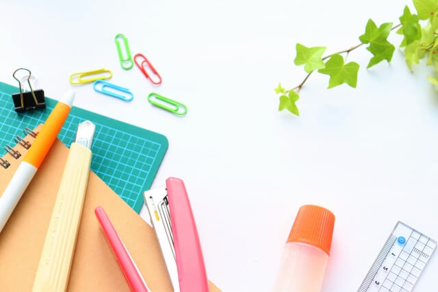 Canvaと100均で簡単!結婚式席次表の手作りガイド