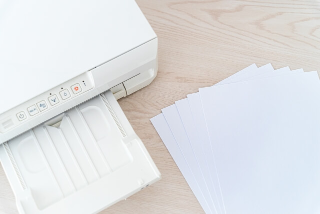 先輩花嫁に学ぶ!結婚式 ペーパーアイテム節約の落とし穴と成功体験